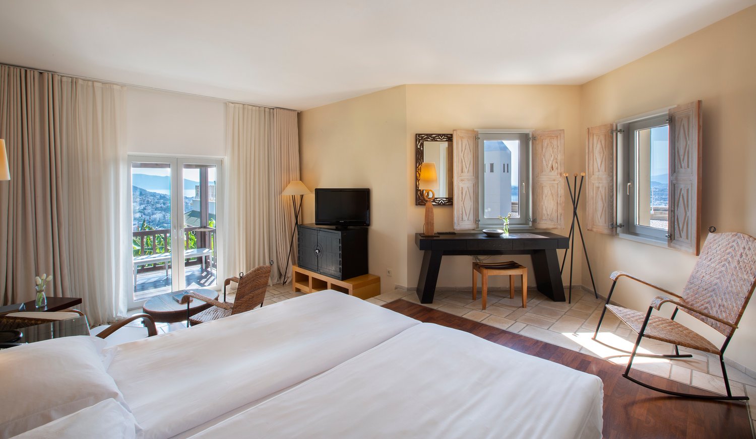 Deluxe Garden View Twin Room_2-3