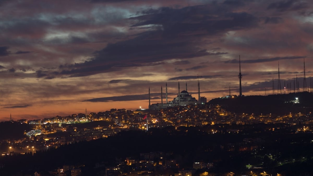 Çamlıca’da Lezzetli Duraklar: Şık Atmosferiyle Öne Çıkan Mekanlar Rehberi