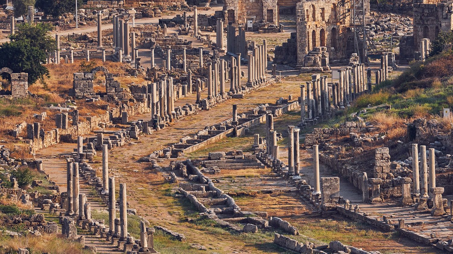 perge-ancient-city-wide-shot