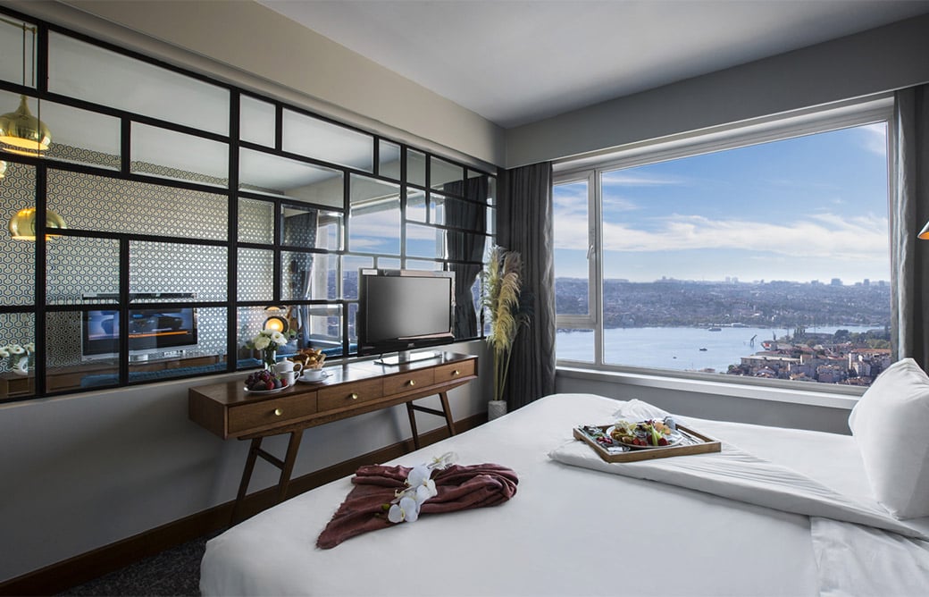 the-marmara-pera-bogaz-manzarali-suit-card2