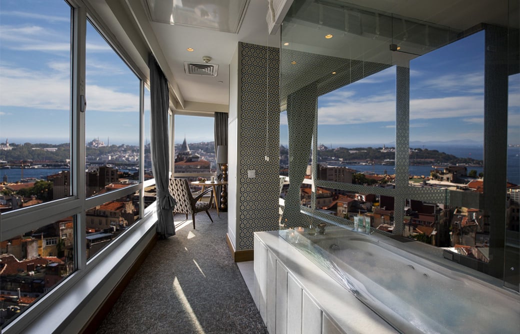 the-marmara-pera-bogaz-manzarali-suit-card5