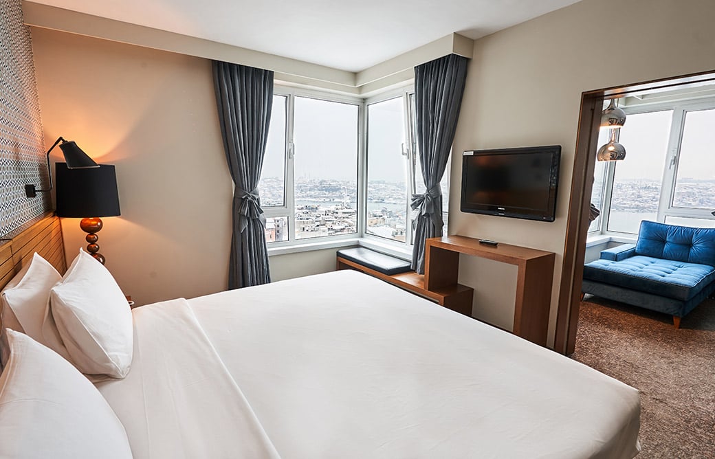 the-marmara-pera-bogaz-manzarali-suit-card7