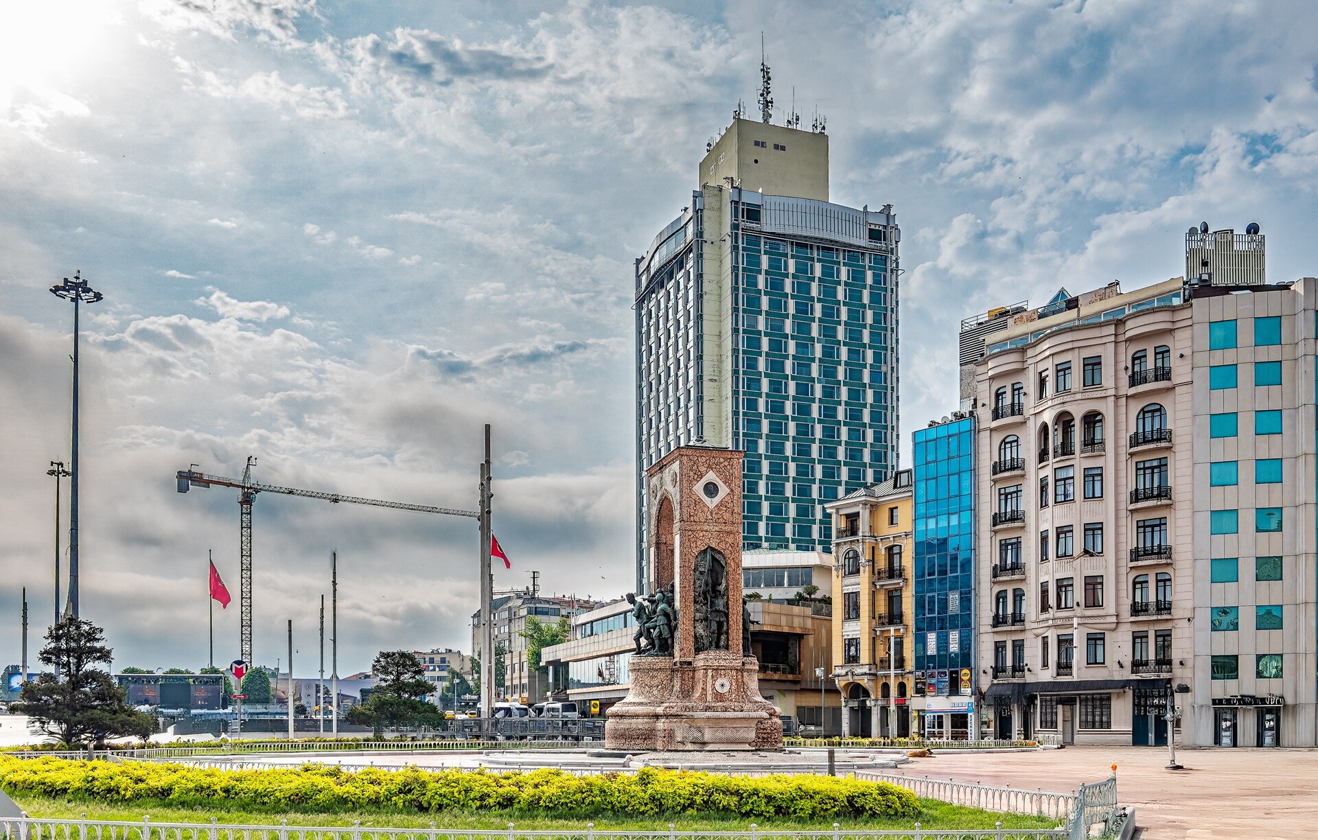 Experience Istanbul: 10 Reasons to Stay in Taksim Square