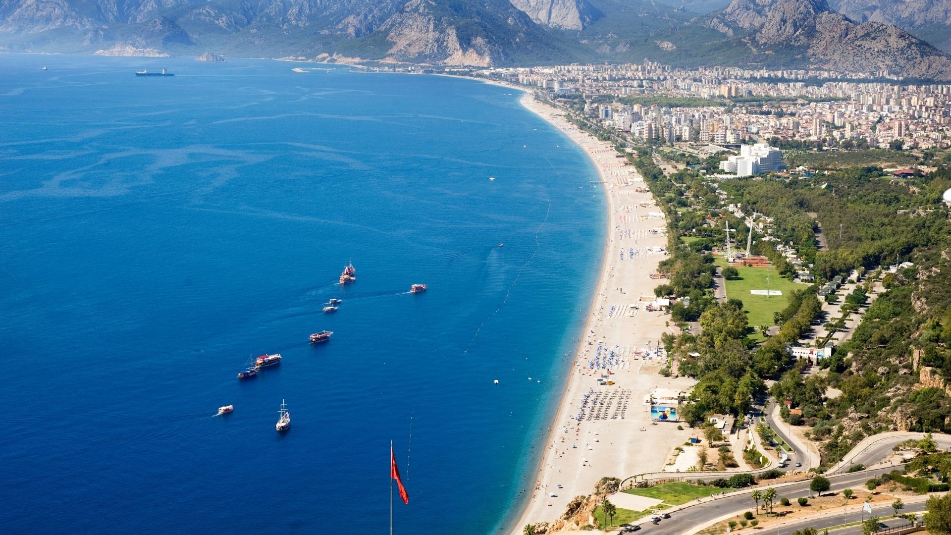 Antalya'da Sezon Erken Açılıyor: Nisan Ayında Denize Girilebilecek Plajlar