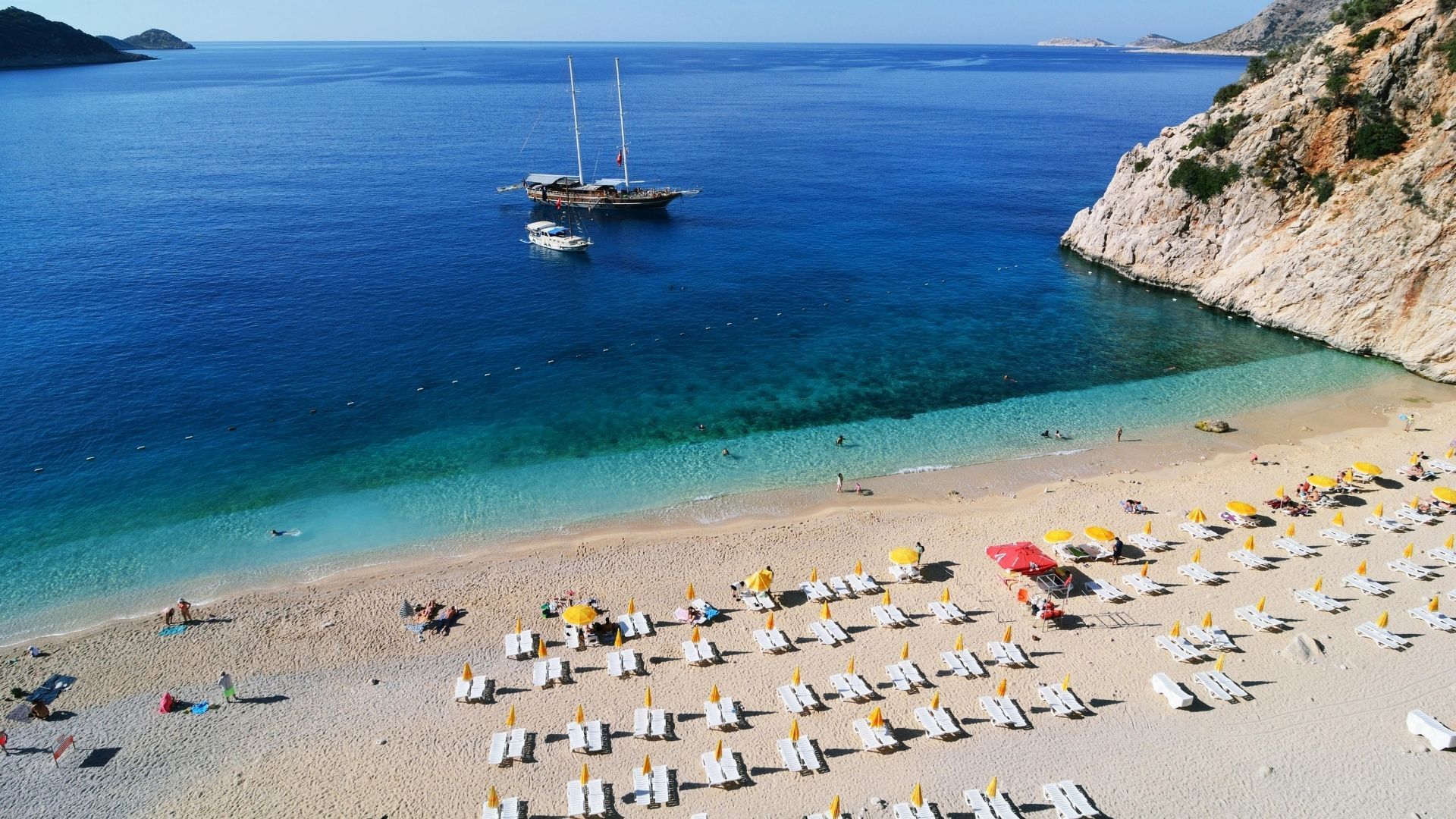 Season Opens Early in Antalya: Beaches to Swim in April