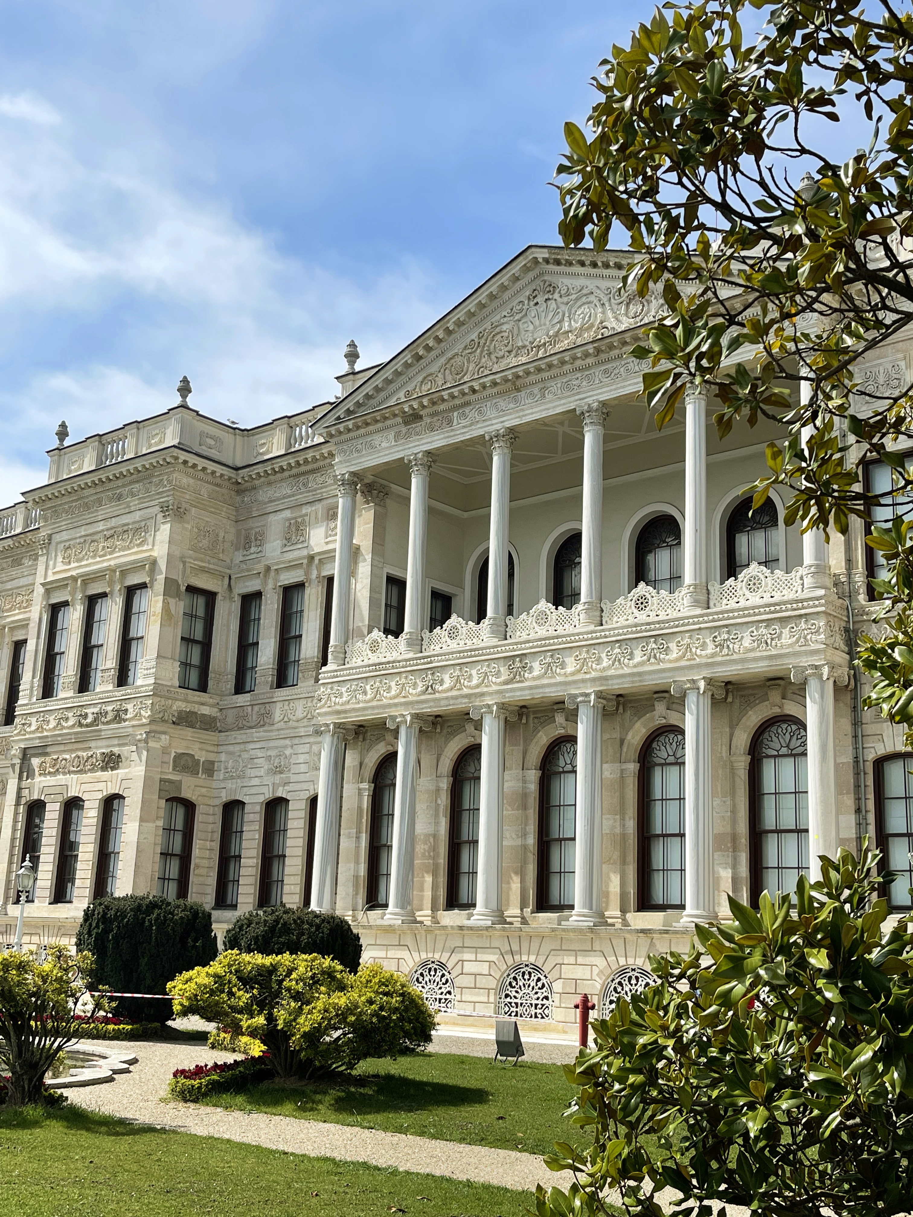 Exploring Dolmabahce Palace: Istanbul's Opulent Masterpiece