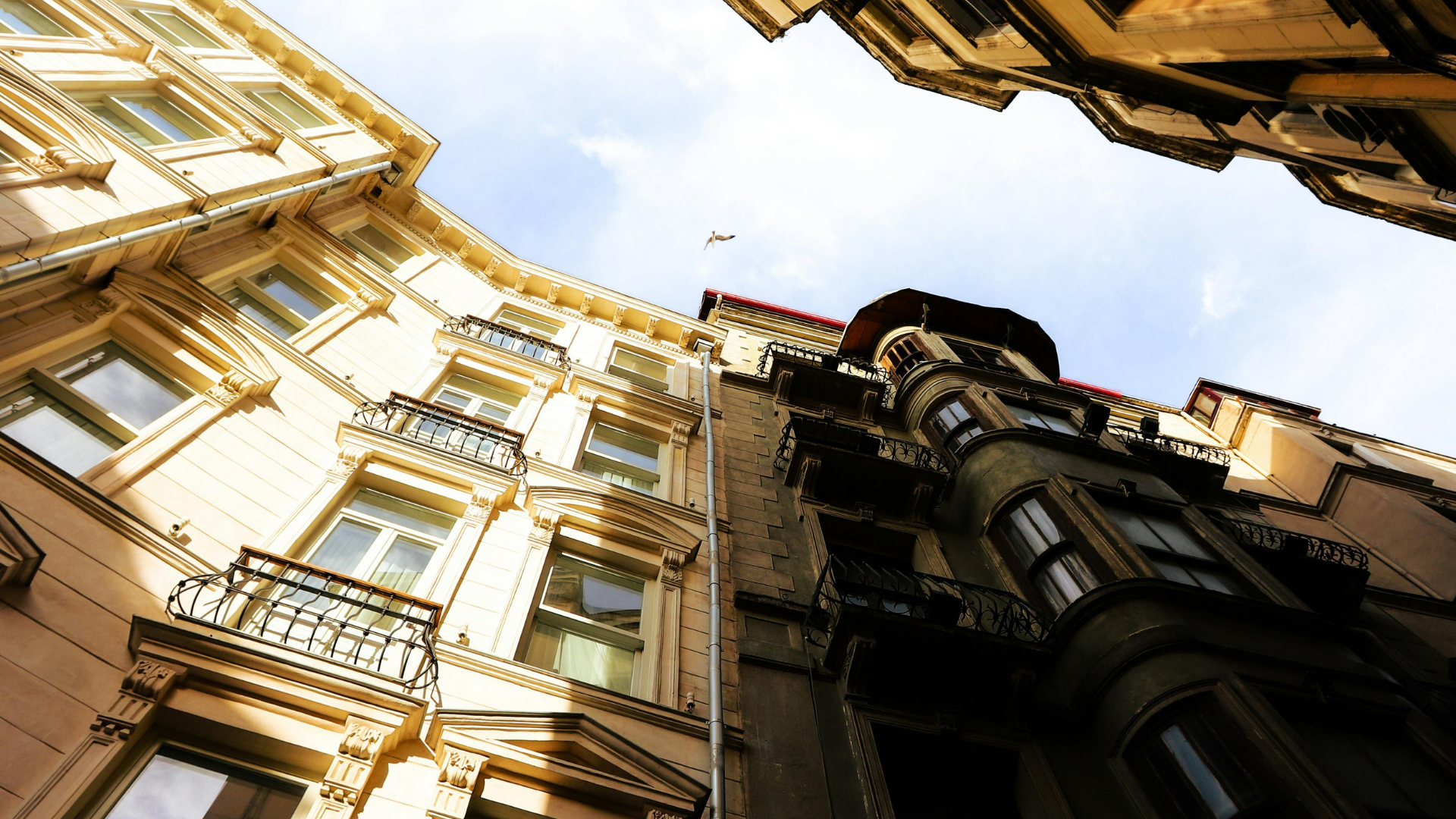 Winter Nostalgia in Pera: Historical Passages and Warm Coffee Stops