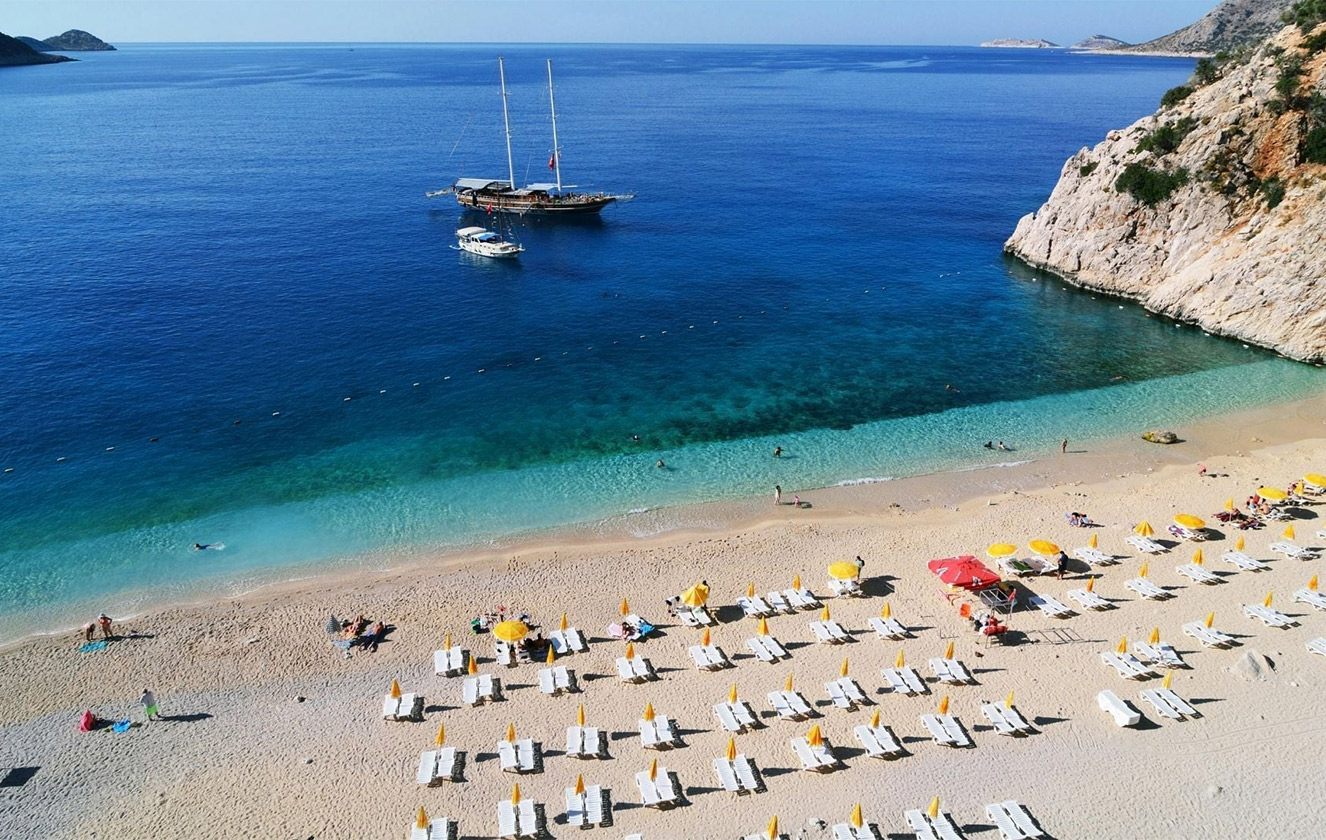 Season Opens Early in Antalya: Beaches to Swim in April