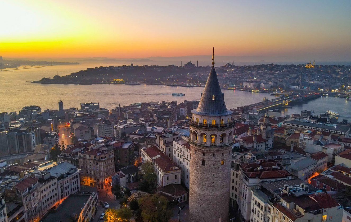 Pera Rehberi: İstanbul’un Geleneği Modernizm İle Buluşturan Semti