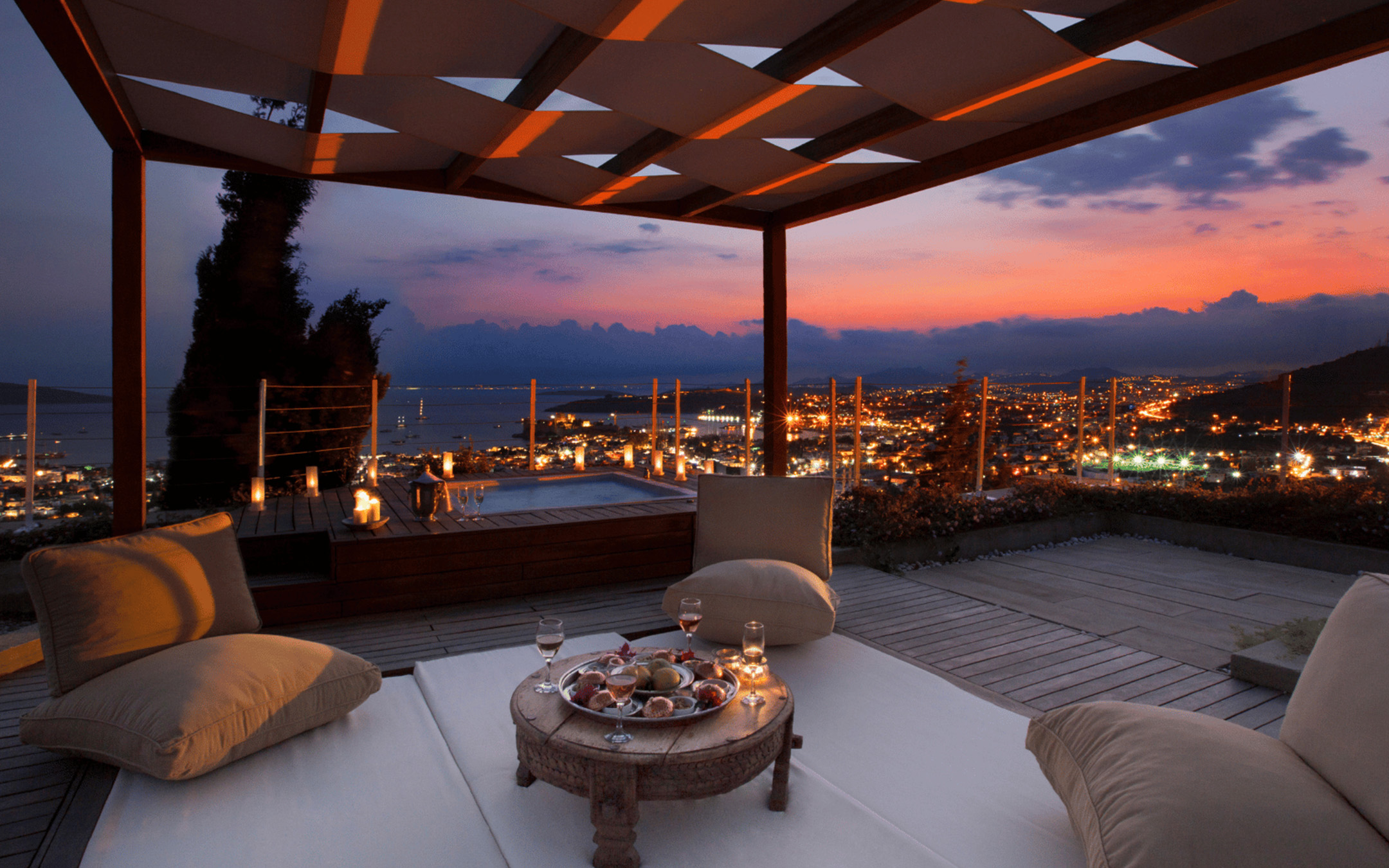 the-marmara-bodrum-konaklama-party-animal-suit-banner-d.jpg