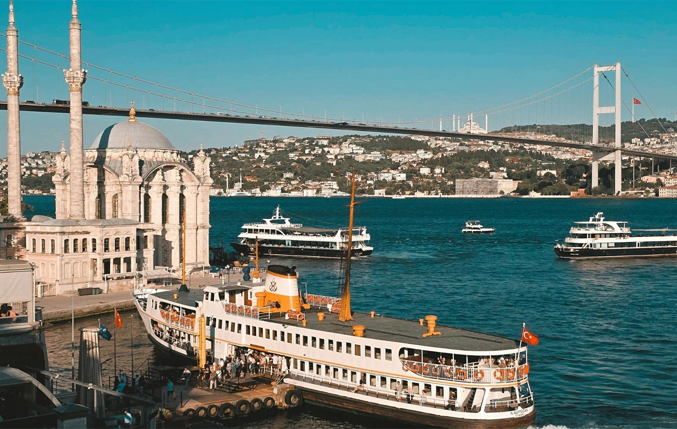 İstanbul'un Kalbinde, Boğaz'ın Zirvesinde: 5 Yıldızlı Boğaz Oteli Deneyimi