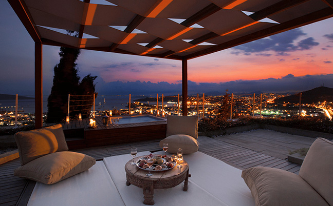 the-marmara-bodrum-konaklama-party-animal-suit-card.jpg