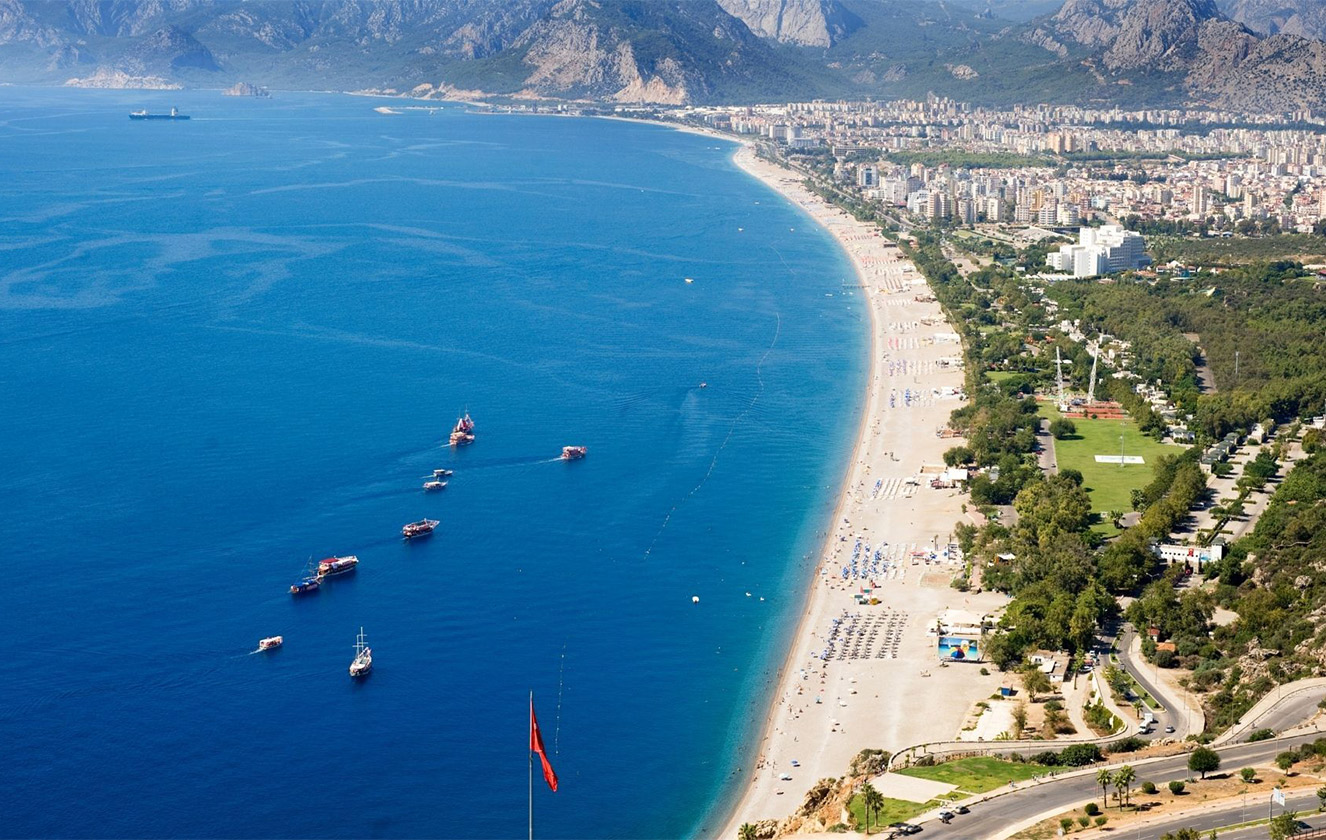 Antalya'da Sezon Erken Açılıyor: Nisan Ayında Denize Girilebilecek Plajlar