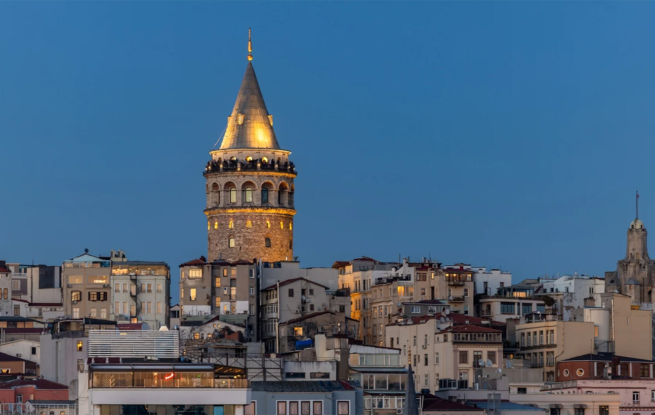 İstanbul'da Mutlaka Görülmesi Gereken Yerlerden Galata Kulesi