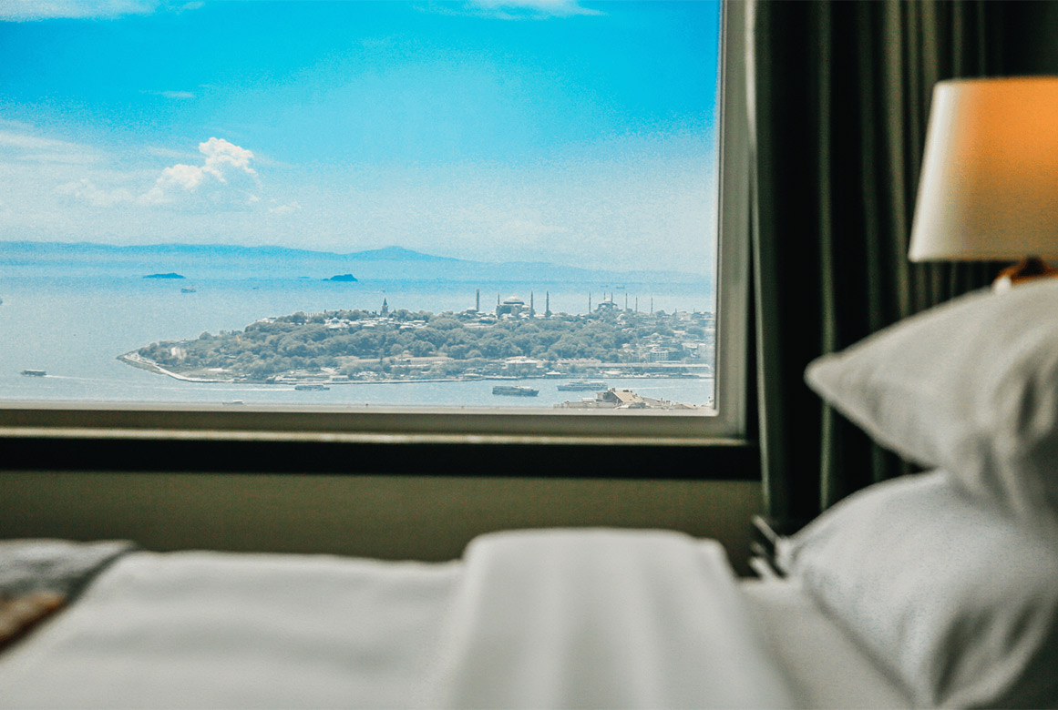 Experience Istanbul with luxury living space, panoramic city or Bosphorus views, and elevated comfort when you stay a minimum of 3 nights in a Family Suite, Bosphorus Suite, Golden Horn Suite, or Flying Carpet Suite.