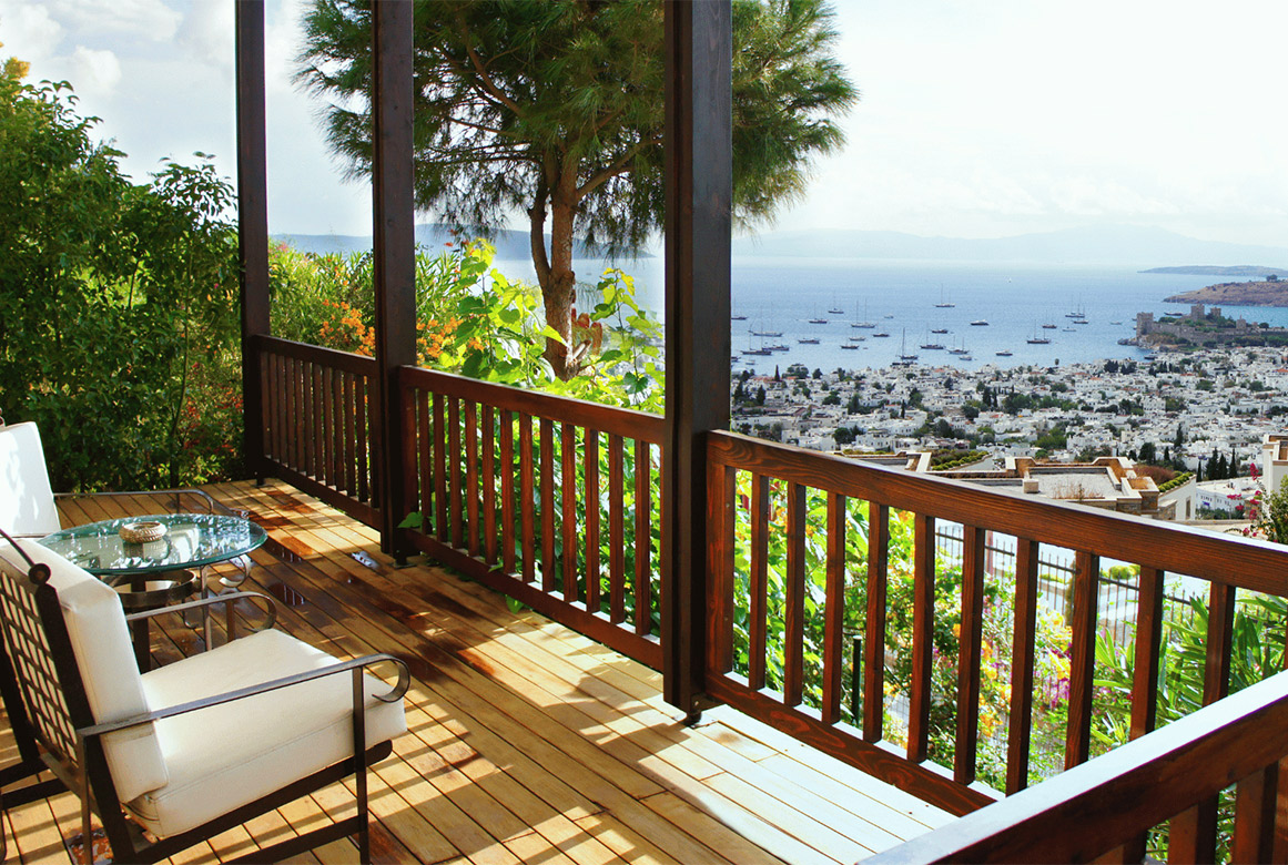 Experience Bodrum from the comfort of The Marmara Bodrum’s spacious suites opening onto impressive views. Plan your stay with 20% off and a collection of privileges included in the offer. 
